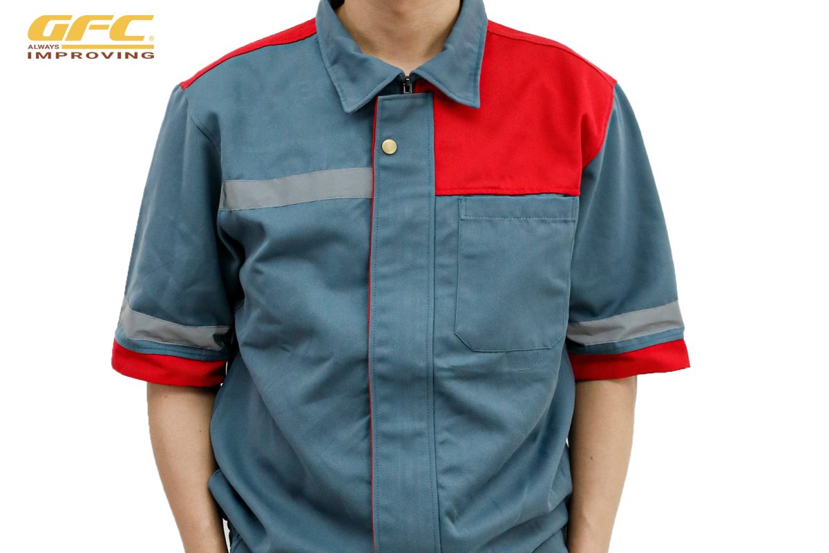 Mẫu đồng phục kỹ thuật màu xanh phối đỏ có phản quang, thiết kế chuyên dụng cho kỹ thuật viên tại nhà xưởng – GFC Garment