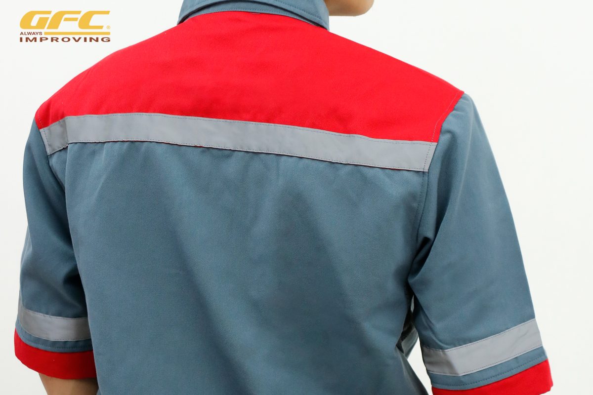 Mẫu đồng phục kỹ thuật màu xanh phối đỏ có phản quang, thiết kế chuyên dụng cho kỹ thuật viên tại nhà xưởng – GFC Garment