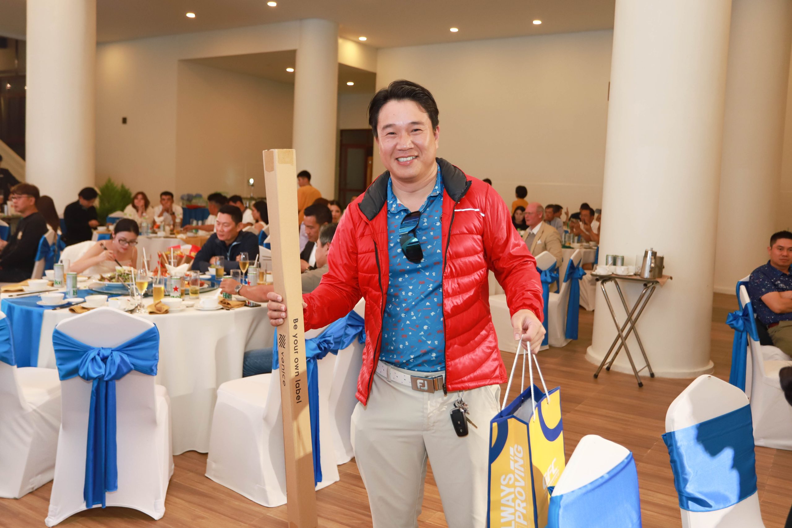 GFC tài trợ các phần quà lucky draw cho giải golf