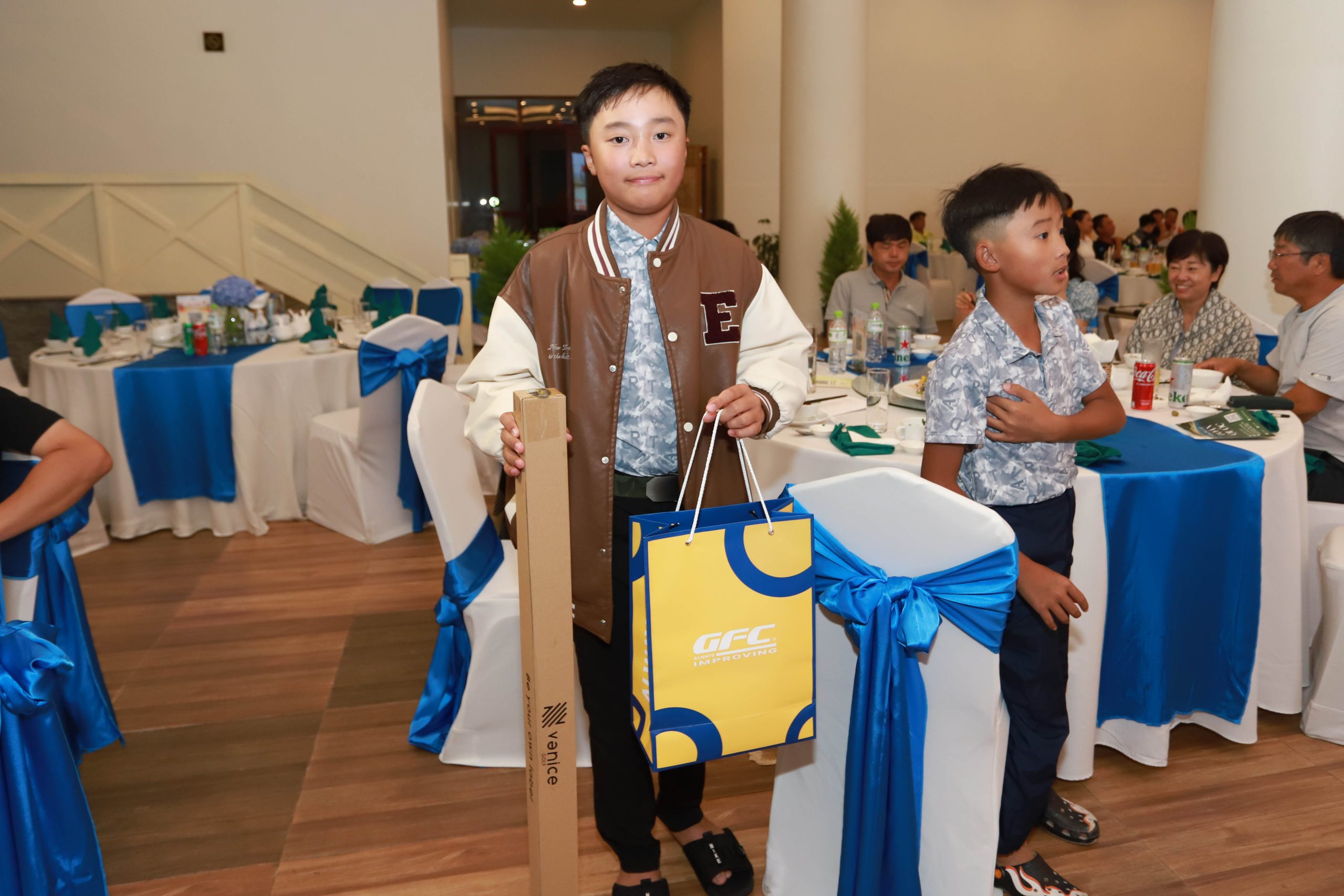 GFC tài trợ các phần quà lucky draw cho giải golf
